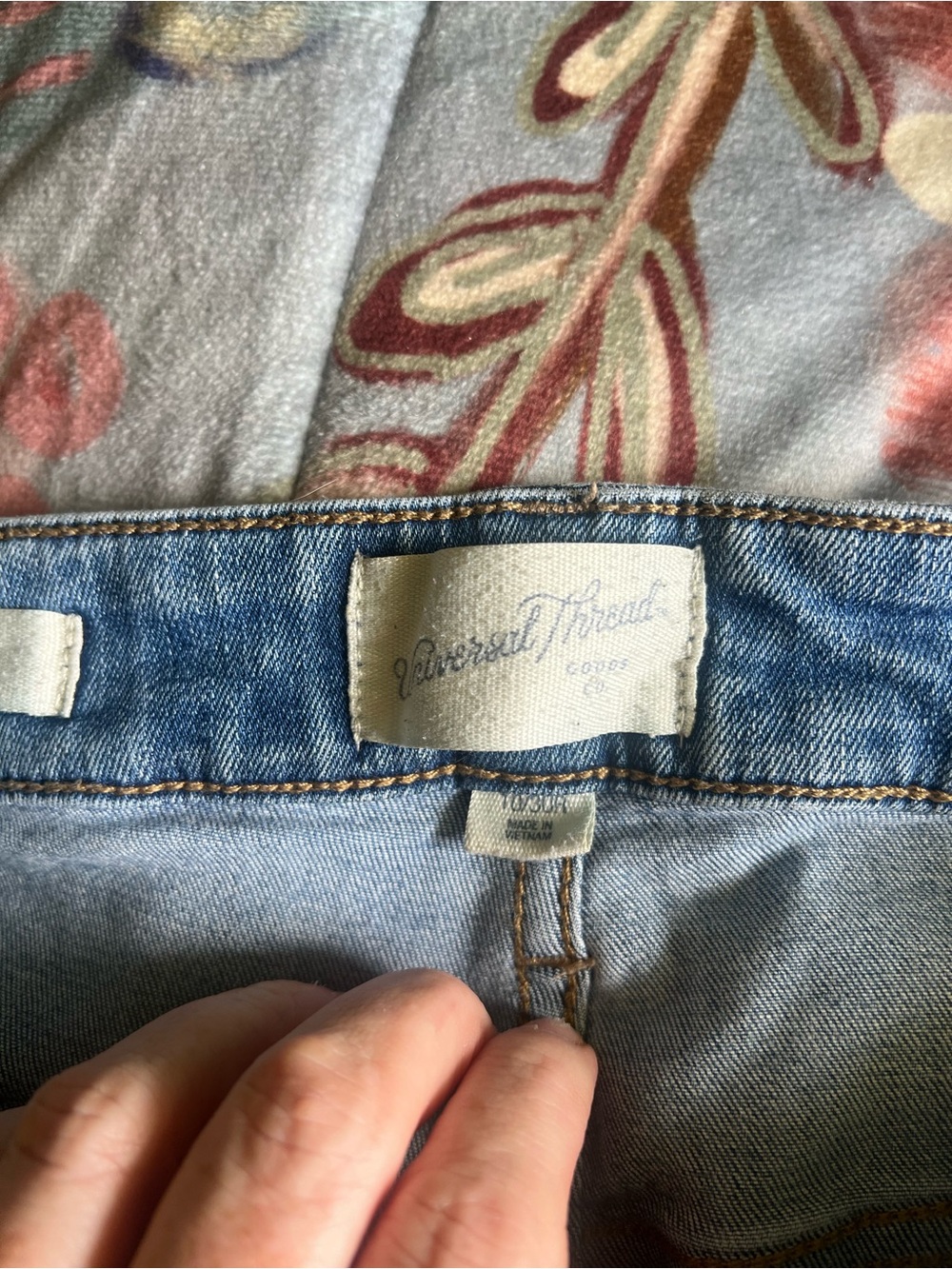 Universal Thread Ripped Mid Blue Skinny Jeans - Picture 3 of 4
